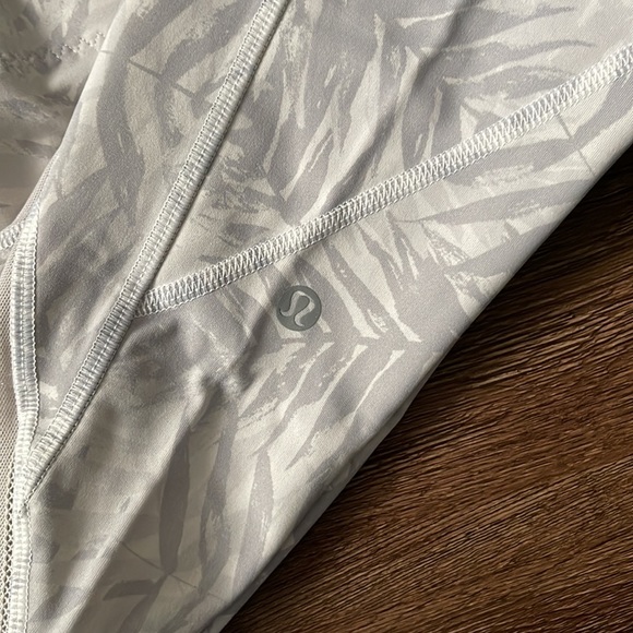 Lululemon Inspire Tight II Sz. 6 - Picture 9 of 11